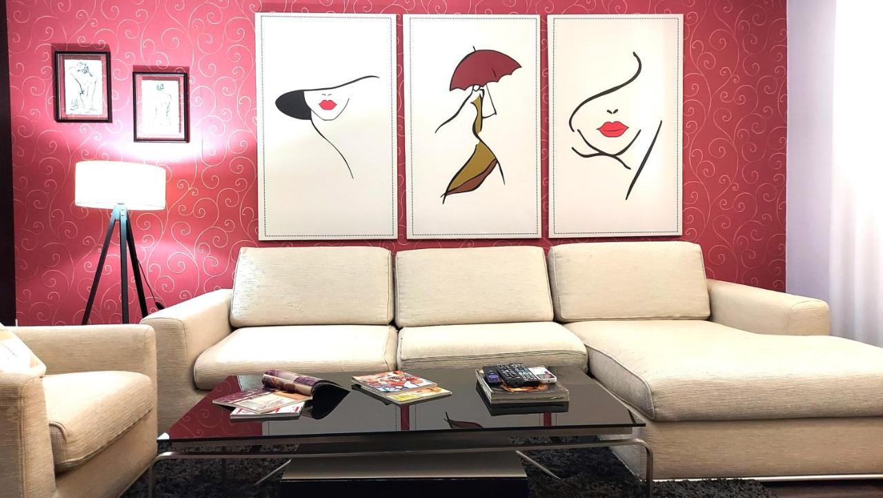 Spacious Family-Friendly Apartment In The Heart Of Bllok Tirana Esterno foto