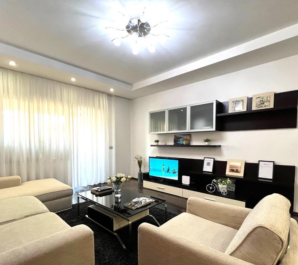 Spacious Family-Friendly Apartment In The Heart Of Bllok Tirana Esterno foto